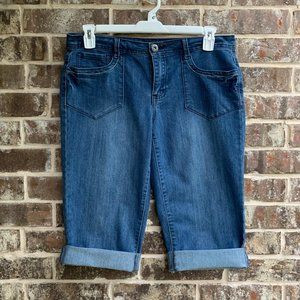 Baccini Women's Mid Rise Cropped Capri Jeans